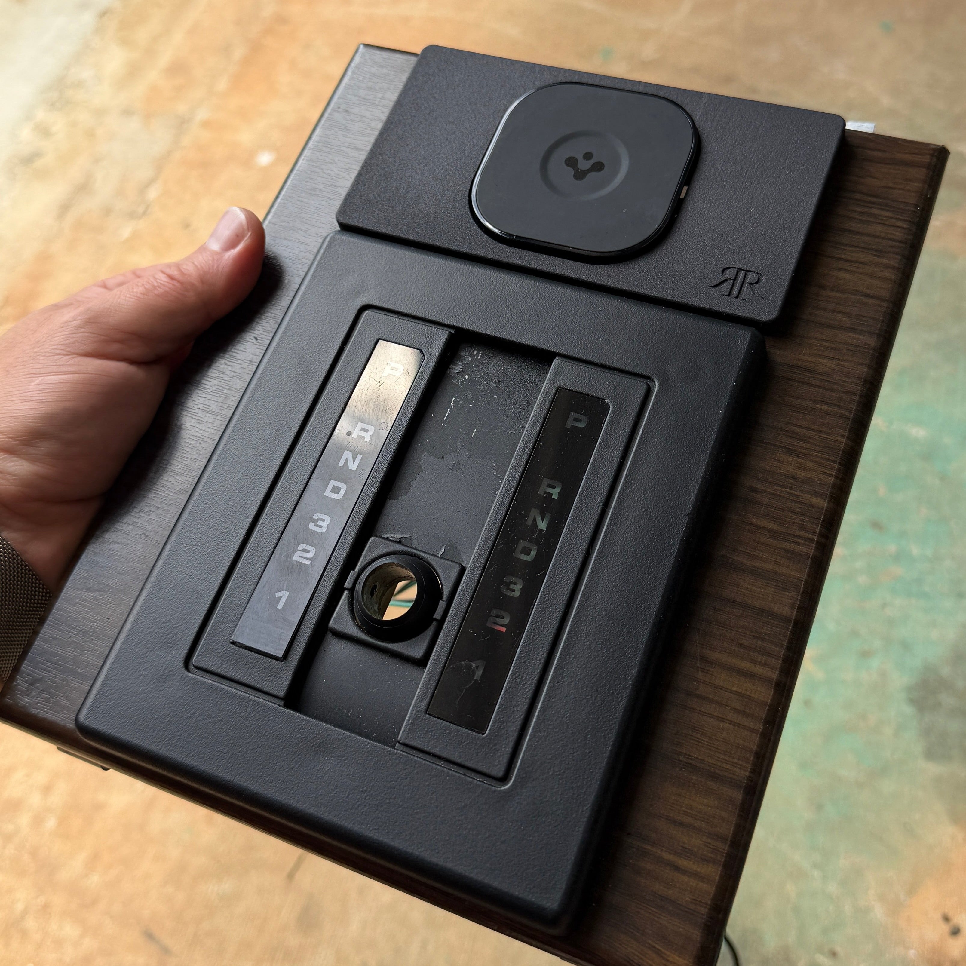 Hard Dash Floating MagSafe™ Phone Charger