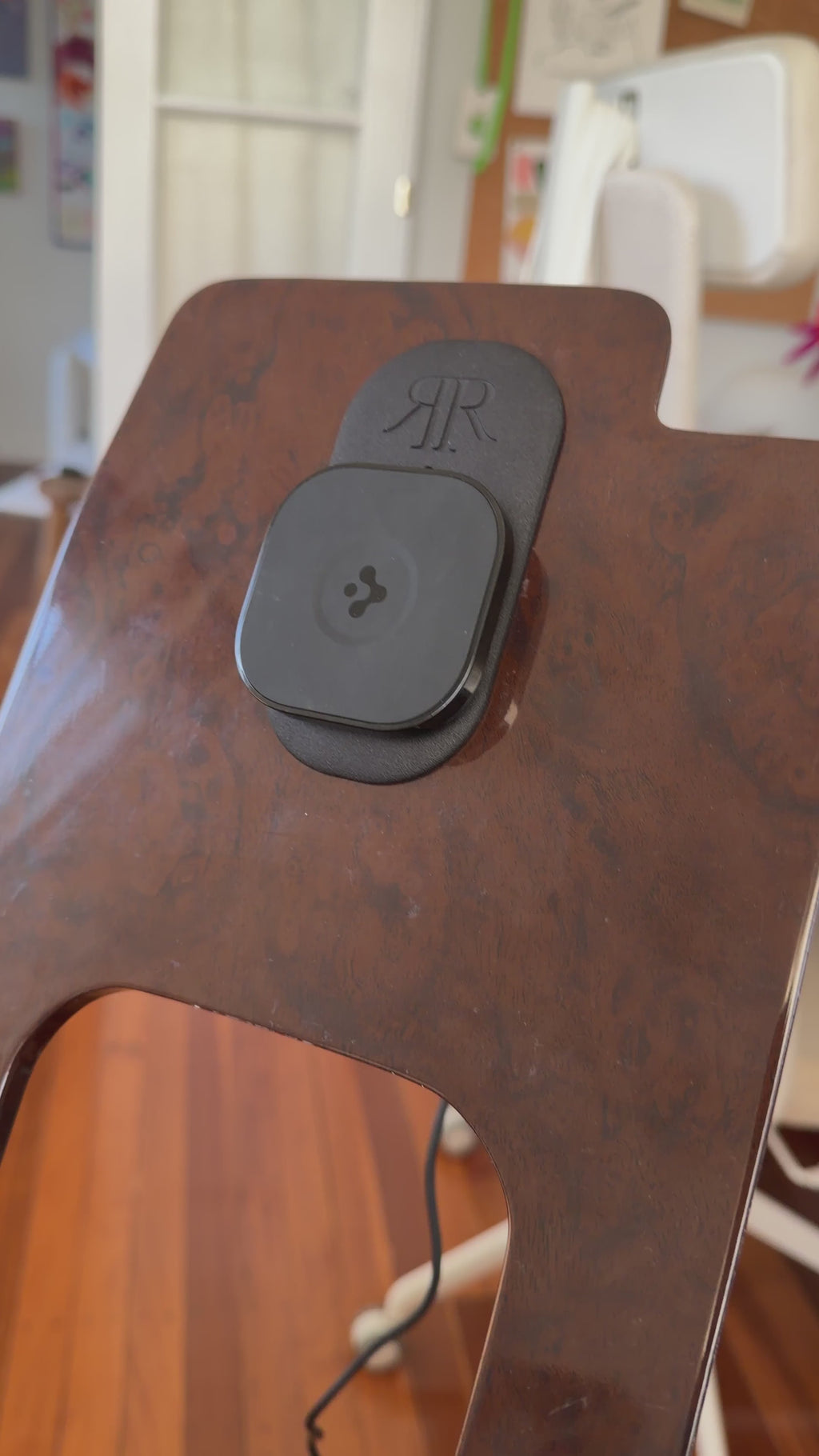 Soft Dash Floating MagSafe™ Phone Charger