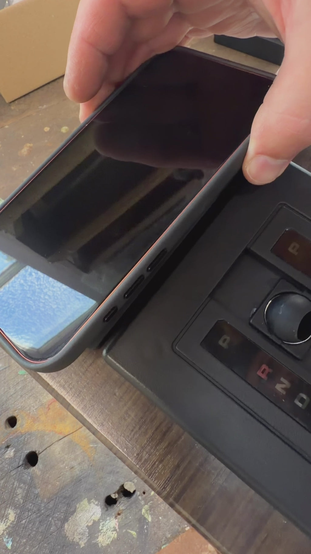 Hard Dash Floating MagSafe™ Phone Charger