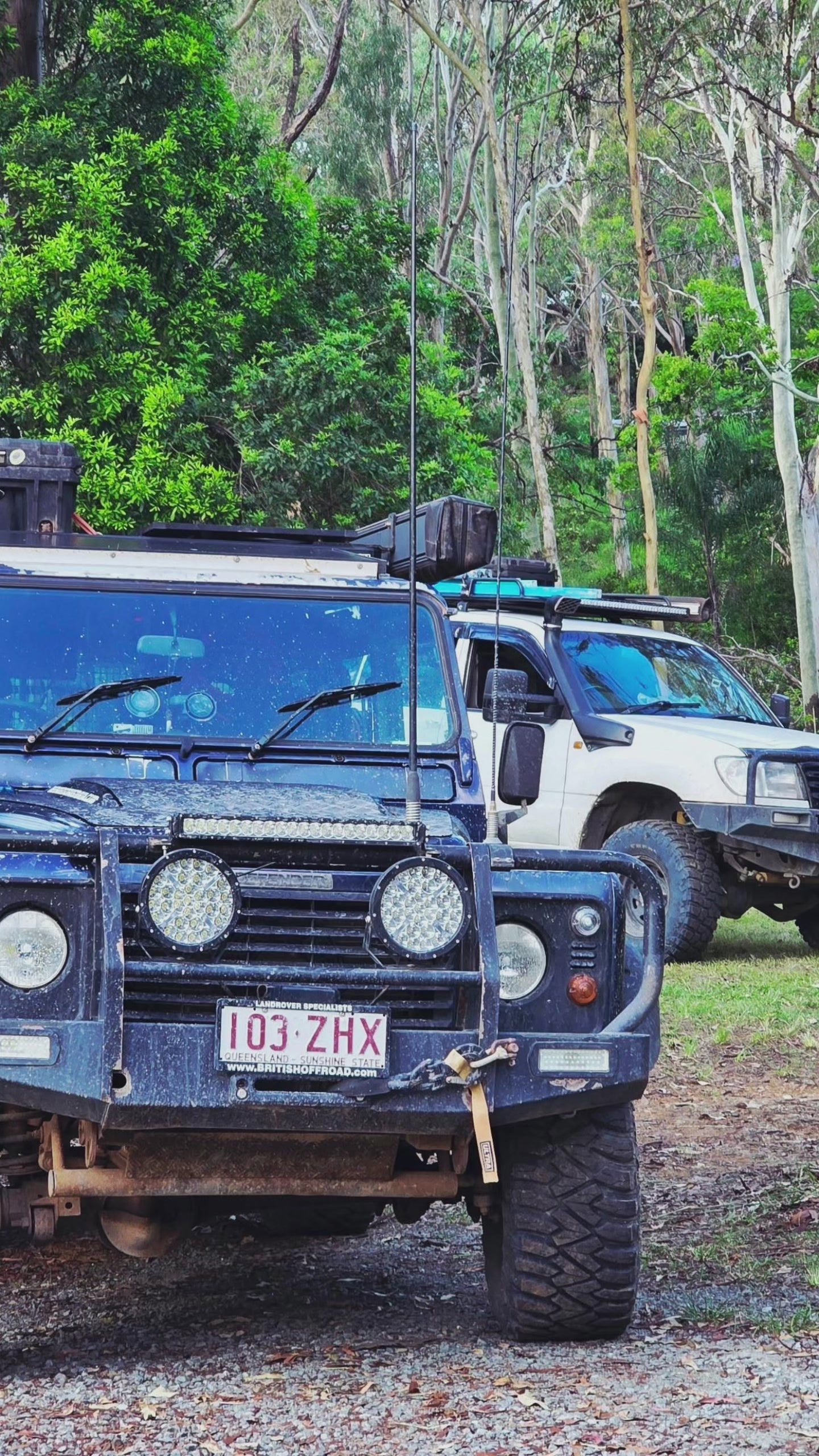 Defender (1983–2016) – 4K Dashcam Digital Mirror Mount